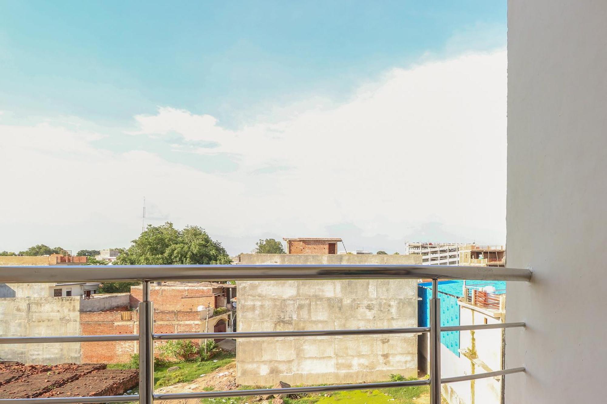 Hotel O Vgs Chinhat ภายนอก รูปภาพ